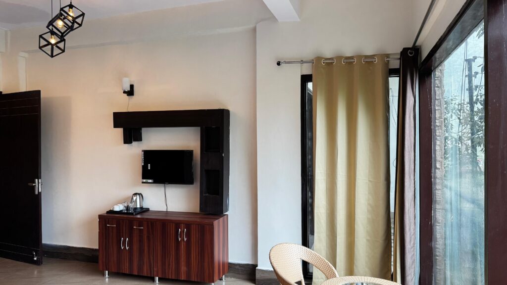 Budget friendly BnB in Bhimtal for couples with elegant bedroom